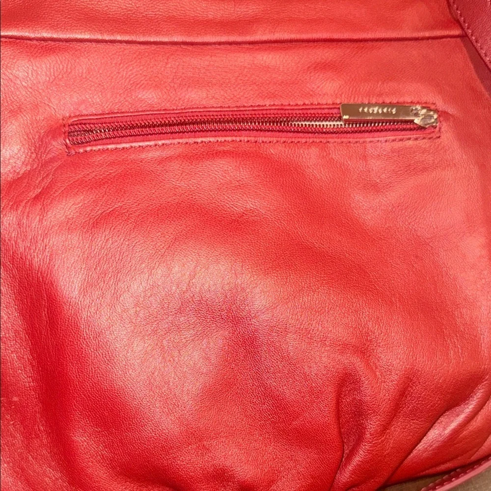 Elegant Red Leather Crossbody Bag - Picture 9 of 10